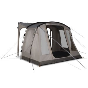 Predprostor Kampa Waypoint Low z odprtimi vhodi in zastrtimi zavesami.